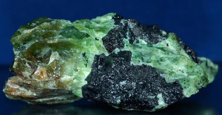 7up green and minor root beer willemite with franklinite 7up green and minor root beer willemite with franklinite
