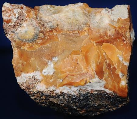 Cherty toffee brown, white and radiating willemite with minor franklinite Cherty toffee brown, white and radiating willemite with minor franklinite