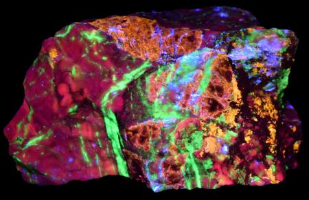 Fluorescent sphalerite, calcite, willemite under longwave UV light Fluorescent sphalerite, calcite, willemite under longwave UV light