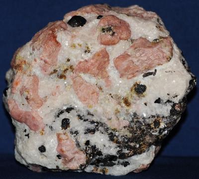 Bustamite crystals, calcite, hendricksite mica with minor andradite garnet, willemite and franklinite from Franklin, NJ