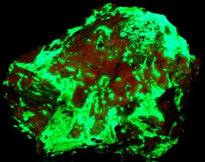 Bustamite, willemite and minor franklinite, from Franklin, NJ under longwave UV Light