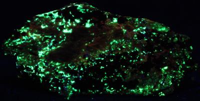 Bustamite, andradite garnet and minor willemite from Franklin, NJ under shortwave UV Light