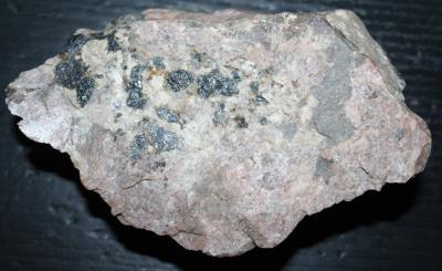 Clinohedrite, hardystonite, willemite, calcite from Franklin