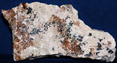 Clinohedrite, hardystonite, willemite, andradite garnet and franklinite from Franklin, NJ