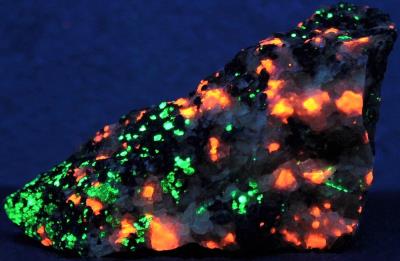 Fluorite, calcite, willemite and franklinite from the Parker Shaft, Franklin, NJ under shortwave UV Light
