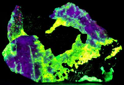 Hardystonite, willemite, esperite, franklinite and minor calcite from Franklin, NJ under shortwave UV Light