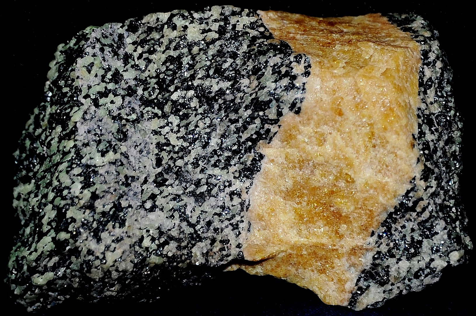 Manganberzeliite, willemite and franklinite from Franklin, NJ