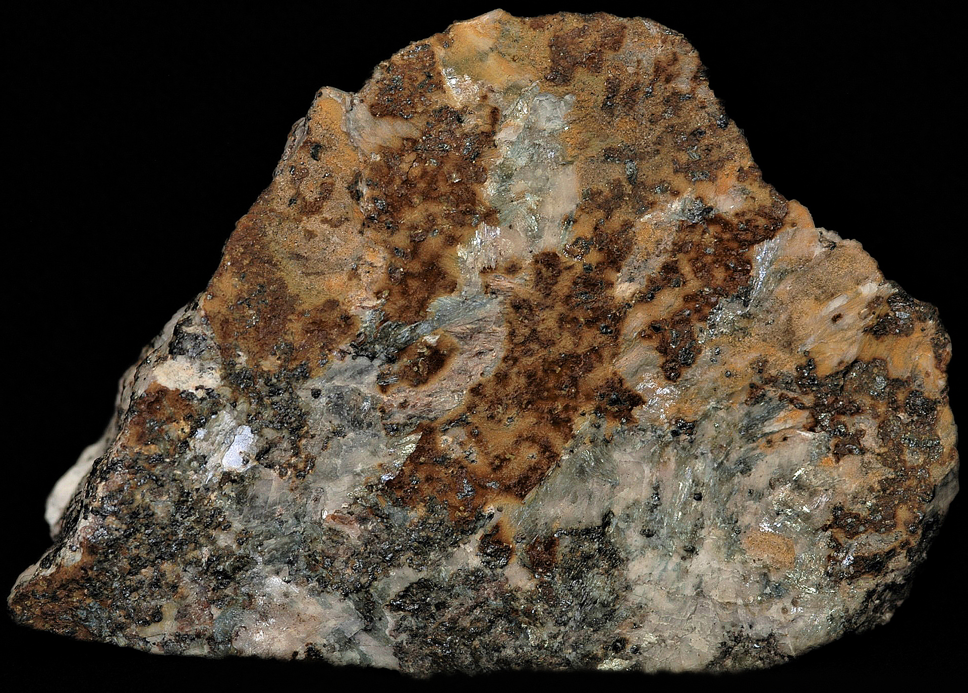 Ogdensburgite, parasymplesite, calcite and minor franklinite, Sterling Hill Mine, Ogdensburg, NJ