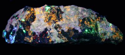 Prehnite, willemite, axinite, margarosanite, xonotlite, Franklin under shortwave UV Light