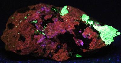 Sphalerite, willemite, franklinite and chrysotile from Sterling Hill Mine, NJ. under shortwave UV Light