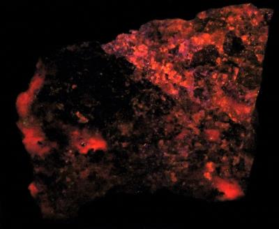 Sphalerite, calcite, franklinite from Franklin, NJ under shortwave UV Light