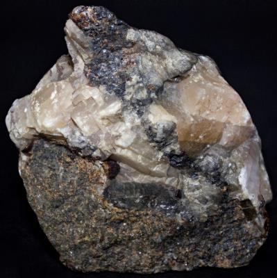 Turneaureite, calcite, andradite, and franklinite from Franklin, NJ