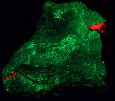 Grape willemite with calcite and magnetite from Franklin NJ under shortwave UV Light