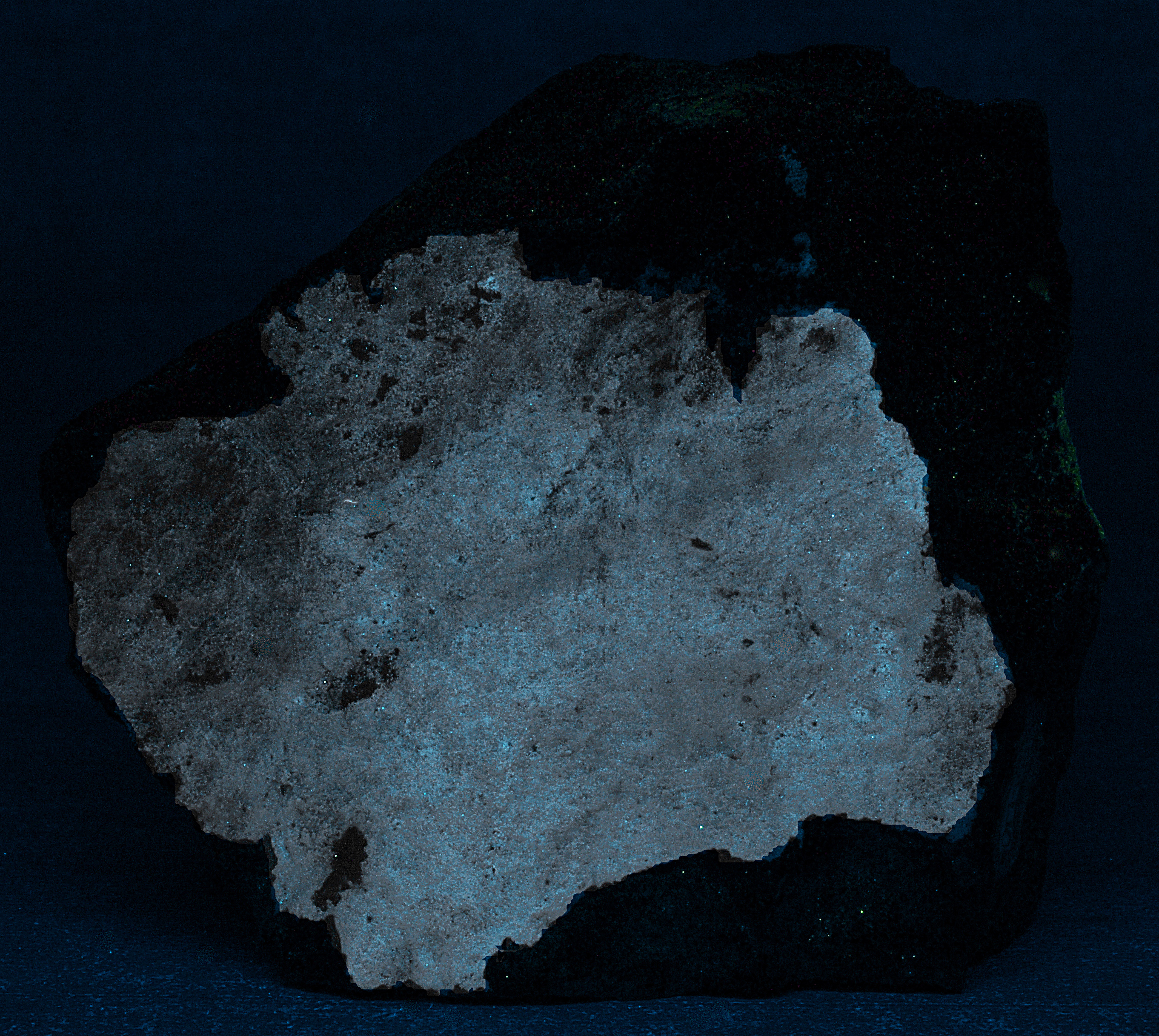 Microscopic dypingite crystals, sussexite, pyrochroite, hydrothermal zincite, Sterling mine, Ogdensburg under shortwave UV Light