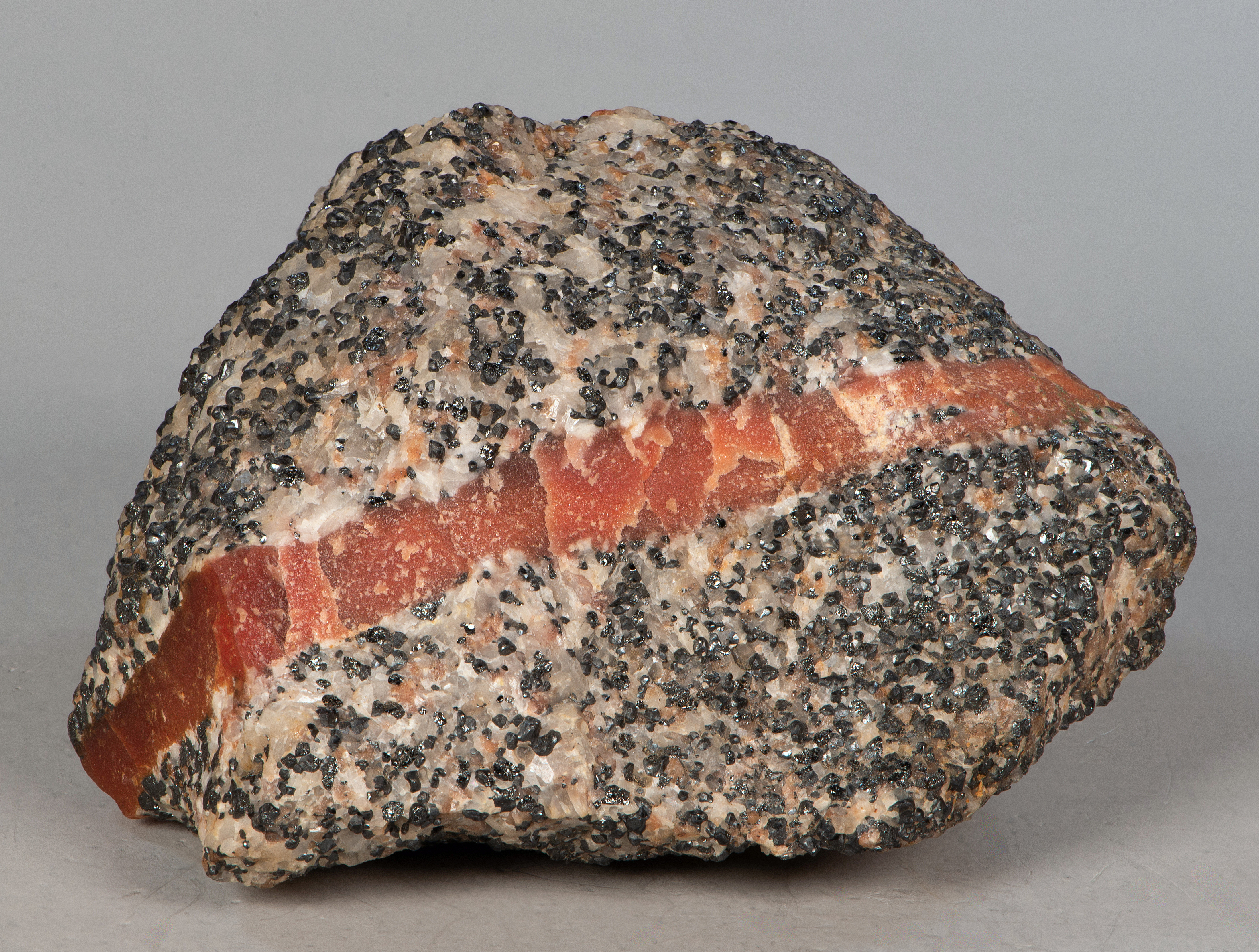 SCH7, brownish-red schallerite vein, granular franklinite-willemite-calcite ore, Franklin mine, Franklin NJ