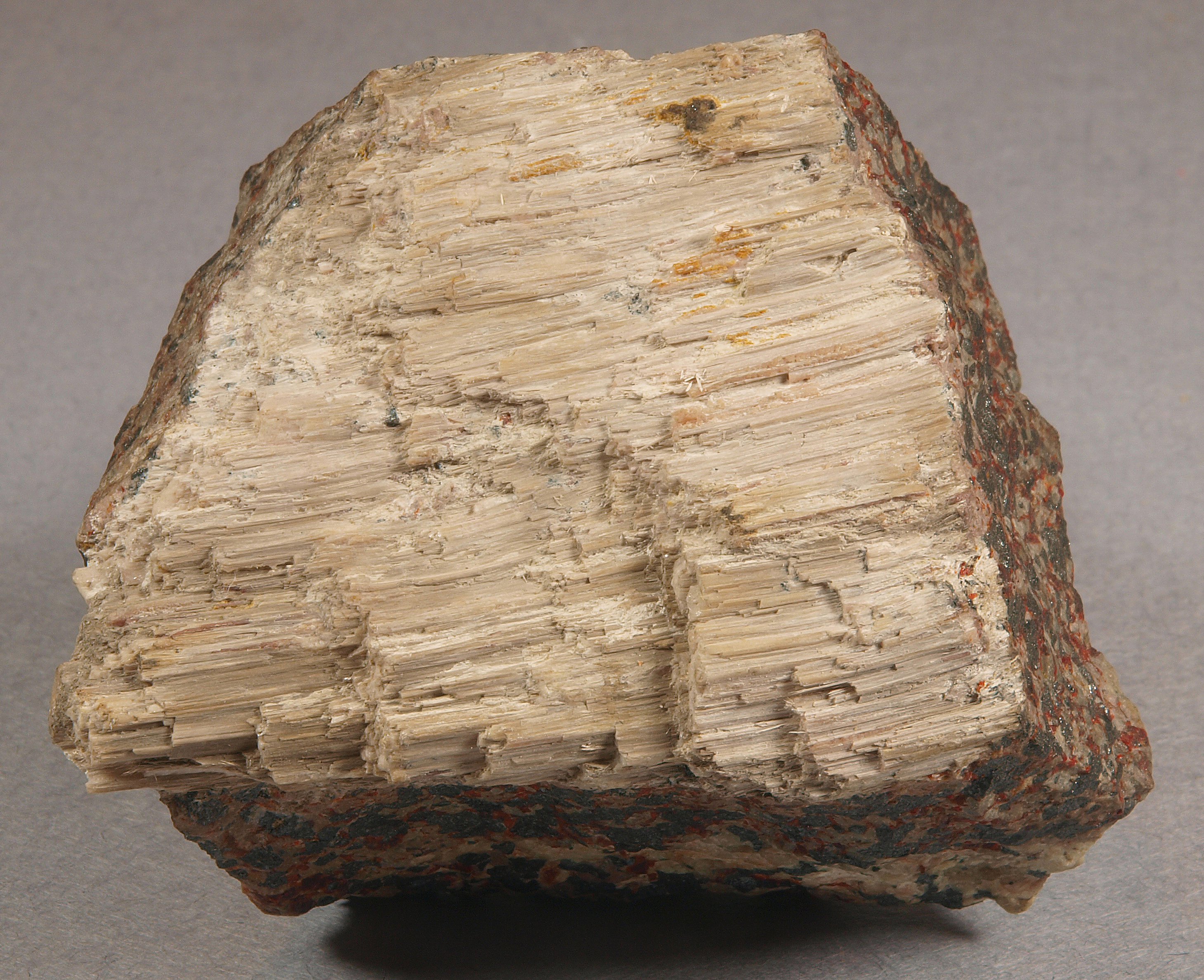 Coarse fibrous cream-white sussexite, vein, high-grade franklinite-zincite-tephroite ore, Franklin mine, Franklin 